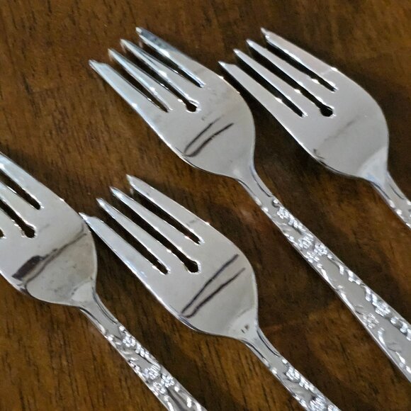 4 Williams Rogers Enchanted Rose Salad Fork 7" floral embossed maximalism 1995 - Picture 7 of 7